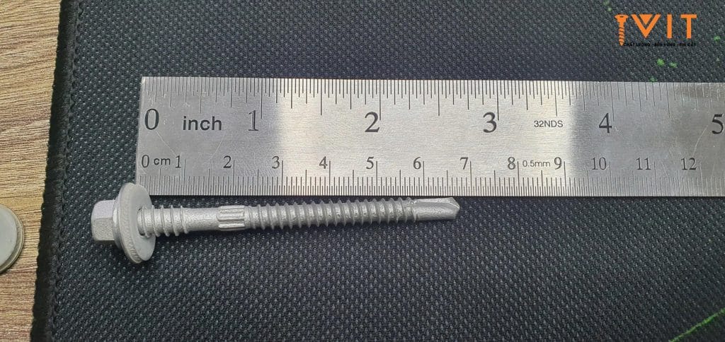 Vít bắn tôn 68mm ren kép 6.3/5.5 đầu lục giác có đệm EPDM trên nền tôn lợp