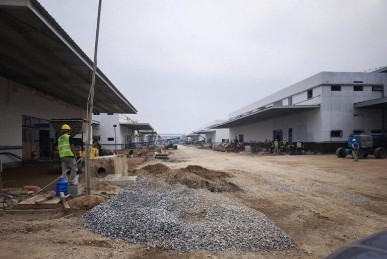 Công trình nhà thép tiền chế tại KCN Yên Phong, Bắc Ninh sử dụng vít bắn tôn mạ kẽm do IVIT cung cấp