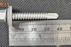 Vít tự khoan Sheh Fung ren đơn dài 40mm kèm long đệm EPDM đo trên thước milimét